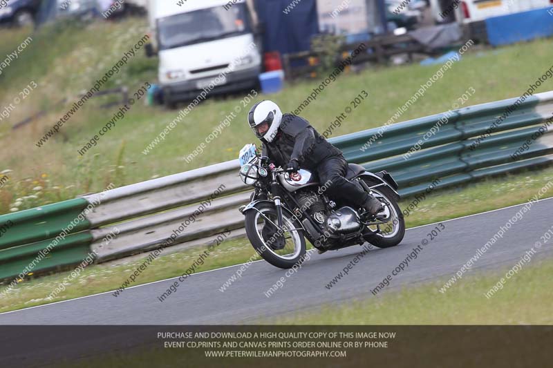 Vintage motorcycle club;eventdigitalimages;mallory park;mallory park trackday photographs;no limits trackdays;peter wileman photography;trackday digital images;trackday photos;vmcc festival 1000 bikes photographs