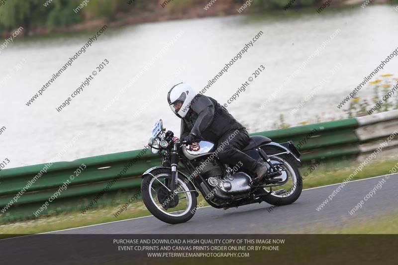 Vintage motorcycle club;eventdigitalimages;mallory park;mallory park trackday photographs;no limits trackdays;peter wileman photography;trackday digital images;trackday photos;vmcc festival 1000 bikes photographs