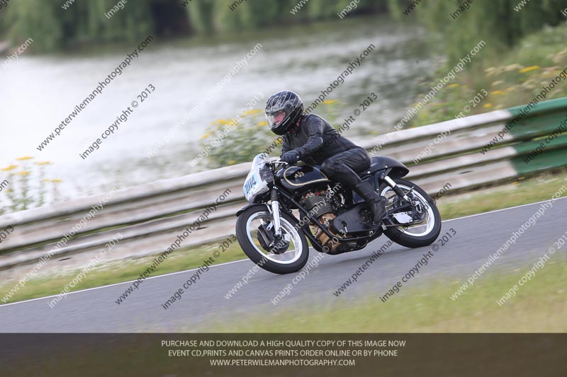 Vintage motorcycle club;eventdigitalimages;mallory park;mallory park trackday photographs;no limits trackdays;peter wileman photography;trackday digital images;trackday photos;vmcc festival 1000 bikes photographs