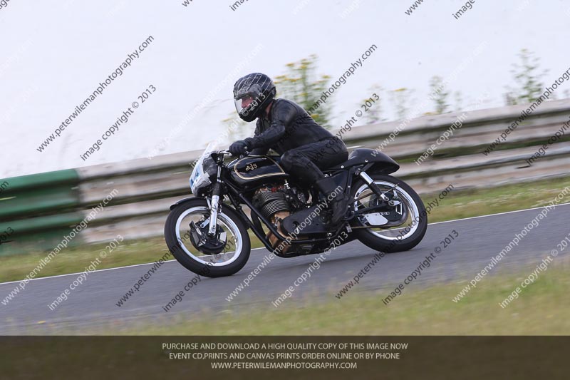 Vintage motorcycle club;eventdigitalimages;mallory park;mallory park trackday photographs;no limits trackdays;peter wileman photography;trackday digital images;trackday photos;vmcc festival 1000 bikes photographs