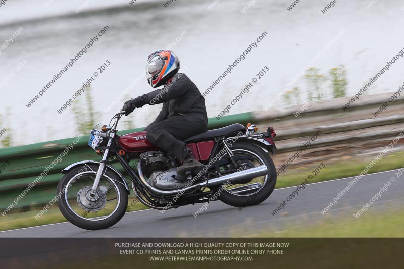 Vintage motorcycle club;eventdigitalimages;mallory park;mallory park trackday photographs;no limits trackdays;peter wileman photography;trackday digital images;trackday photos;vmcc festival 1000 bikes photographs