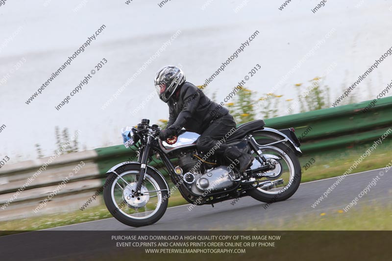 Vintage motorcycle club;eventdigitalimages;mallory park;mallory park trackday photographs;no limits trackdays;peter wileman photography;trackday digital images;trackday photos;vmcc festival 1000 bikes photographs