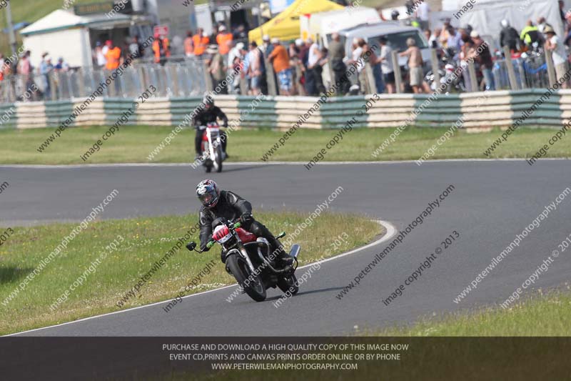 Vintage motorcycle club;eventdigitalimages;mallory park;mallory park trackday photographs;no limits trackdays;peter wileman photography;trackday digital images;trackday photos;vmcc festival 1000 bikes photographs