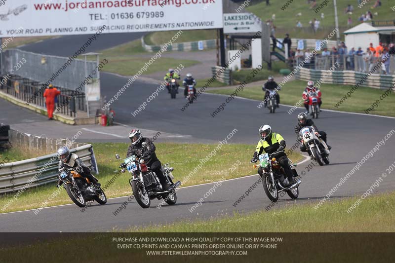 Vintage motorcycle club;eventdigitalimages;mallory park;mallory park trackday photographs;no limits trackdays;peter wileman photography;trackday digital images;trackday photos;vmcc festival 1000 bikes photographs