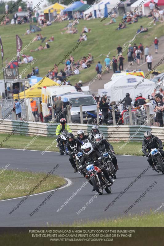 Vintage motorcycle club;eventdigitalimages;mallory park;mallory park trackday photographs;no limits trackdays;peter wileman photography;trackday digital images;trackday photos;vmcc festival 1000 bikes photographs