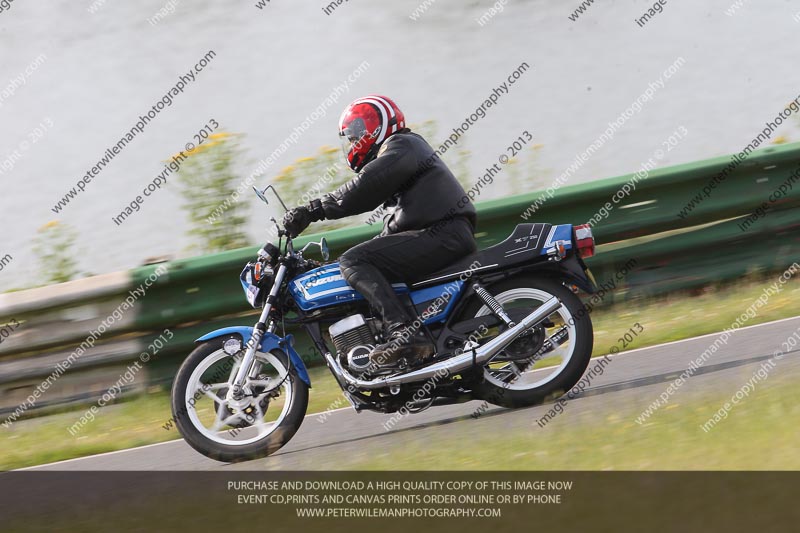 Vintage motorcycle club;eventdigitalimages;mallory park;mallory park trackday photographs;no limits trackdays;peter wileman photography;trackday digital images;trackday photos;vmcc festival 1000 bikes photographs