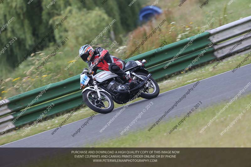 Vintage motorcycle club;eventdigitalimages;mallory park;mallory park trackday photographs;no limits trackdays;peter wileman photography;trackday digital images;trackday photos;vmcc festival 1000 bikes photographs