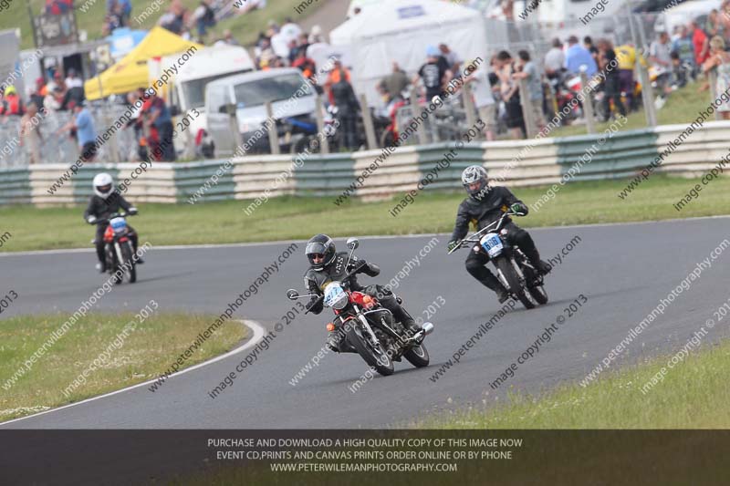 Vintage motorcycle club;eventdigitalimages;mallory park;mallory park trackday photographs;no limits trackdays;peter wileman photography;trackday digital images;trackday photos;vmcc festival 1000 bikes photographs