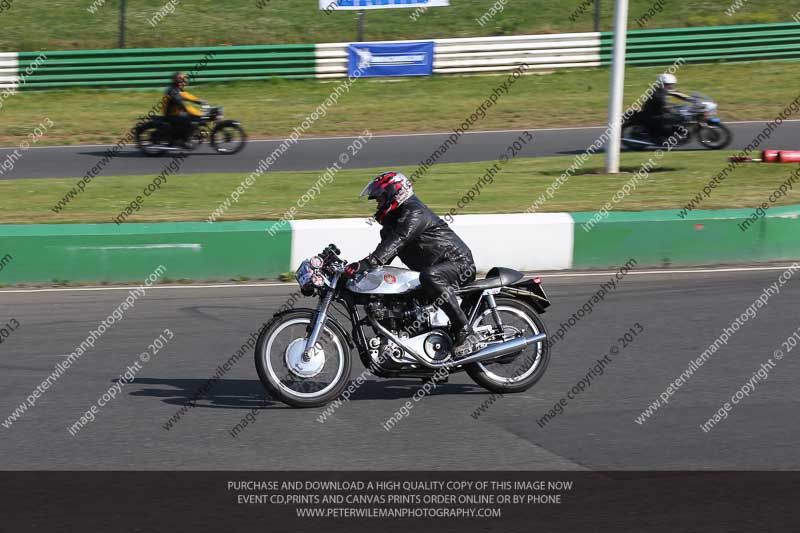 Vintage motorcycle club;eventdigitalimages;mallory park;mallory park trackday photographs;no limits trackdays;peter wileman photography;trackday digital images;trackday photos;vmcc festival 1000 bikes photographs