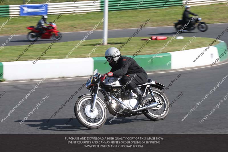 Vintage motorcycle club;eventdigitalimages;mallory park;mallory park trackday photographs;no limits trackdays;peter wileman photography;trackday digital images;trackday photos;vmcc festival 1000 bikes photographs