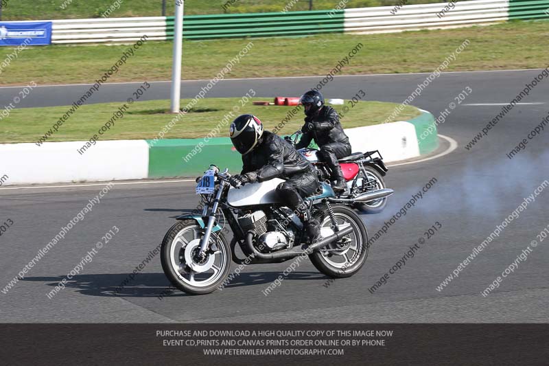 Vintage motorcycle club;eventdigitalimages;mallory park;mallory park trackday photographs;no limits trackdays;peter wileman photography;trackday digital images;trackday photos;vmcc festival 1000 bikes photographs