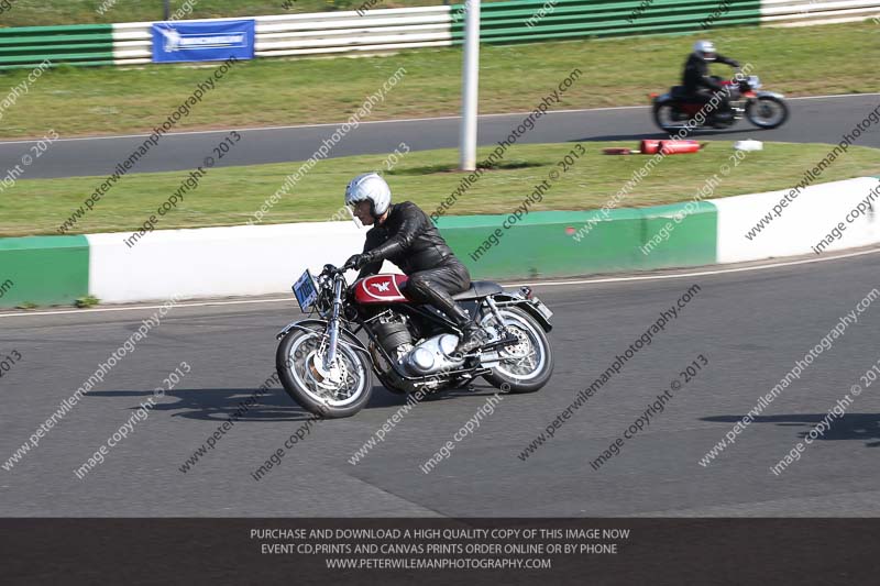 Vintage motorcycle club;eventdigitalimages;mallory park;mallory park trackday photographs;no limits trackdays;peter wileman photography;trackday digital images;trackday photos;vmcc festival 1000 bikes photographs