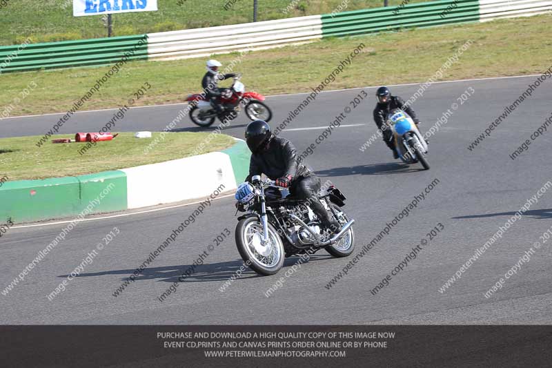 Vintage motorcycle club;eventdigitalimages;mallory park;mallory park trackday photographs;no limits trackdays;peter wileman photography;trackday digital images;trackday photos;vmcc festival 1000 bikes photographs