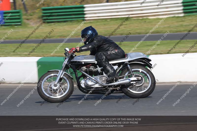Vintage motorcycle club;eventdigitalimages;mallory park;mallory park trackday photographs;no limits trackdays;peter wileman photography;trackday digital images;trackday photos;vmcc festival 1000 bikes photographs