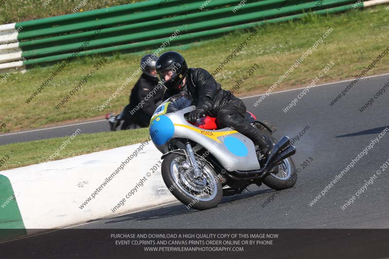 Vintage motorcycle club;eventdigitalimages;mallory park;mallory park trackday photographs;no limits trackdays;peter wileman photography;trackday digital images;trackday photos;vmcc festival 1000 bikes photographs