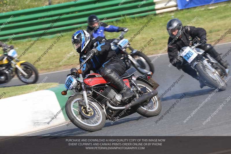 Vintage motorcycle club;eventdigitalimages;mallory park;mallory park trackday photographs;no limits trackdays;peter wileman photography;trackday digital images;trackday photos;vmcc festival 1000 bikes photographs
