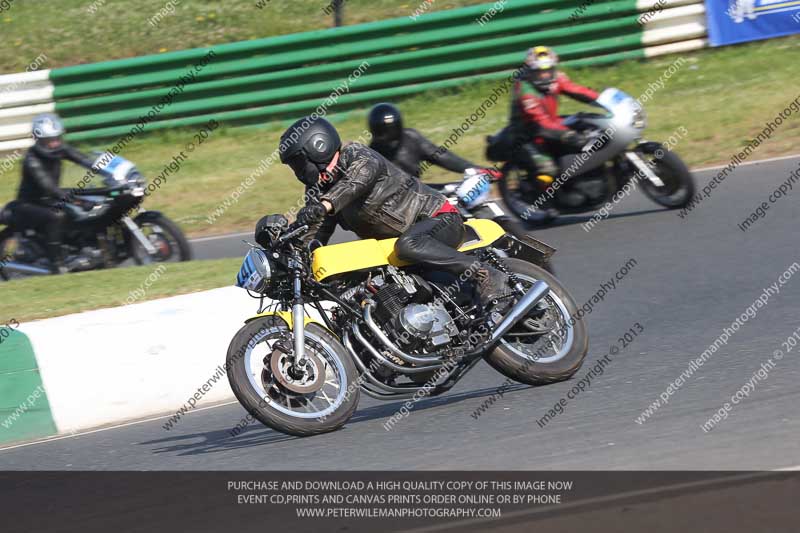 Vintage motorcycle club;eventdigitalimages;mallory park;mallory park trackday photographs;no limits trackdays;peter wileman photography;trackday digital images;trackday photos;vmcc festival 1000 bikes photographs