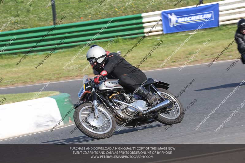 Vintage motorcycle club;eventdigitalimages;mallory park;mallory park trackday photographs;no limits trackdays;peter wileman photography;trackday digital images;trackday photos;vmcc festival 1000 bikes photographs