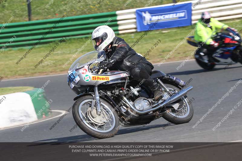 Vintage motorcycle club;eventdigitalimages;mallory park;mallory park trackday photographs;no limits trackdays;peter wileman photography;trackday digital images;trackday photos;vmcc festival 1000 bikes photographs