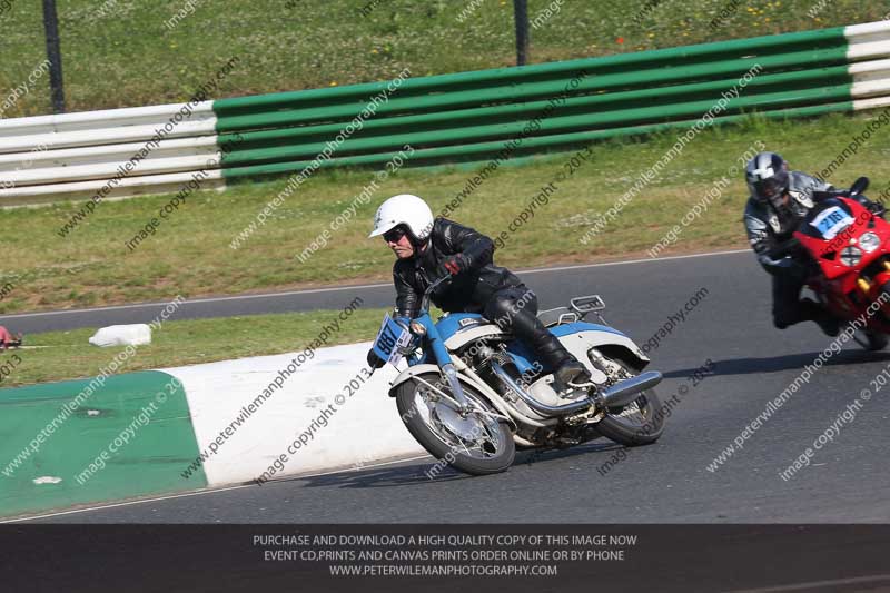 Vintage motorcycle club;eventdigitalimages;mallory park;mallory park trackday photographs;no limits trackdays;peter wileman photography;trackday digital images;trackday photos;vmcc festival 1000 bikes photographs