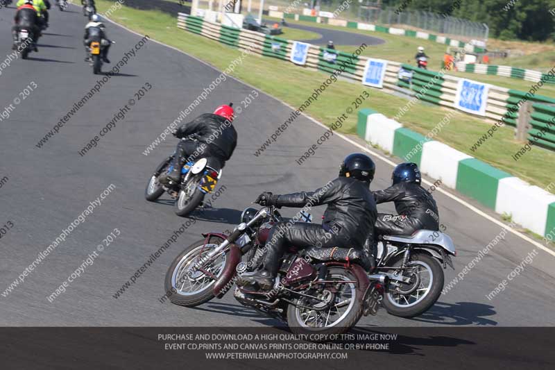 Vintage motorcycle club;eventdigitalimages;mallory park;mallory park trackday photographs;no limits trackdays;peter wileman photography;trackday digital images;trackday photos;vmcc festival 1000 bikes photographs