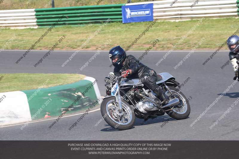 Vintage motorcycle club;eventdigitalimages;mallory park;mallory park trackday photographs;no limits trackdays;peter wileman photography;trackday digital images;trackday photos;vmcc festival 1000 bikes photographs