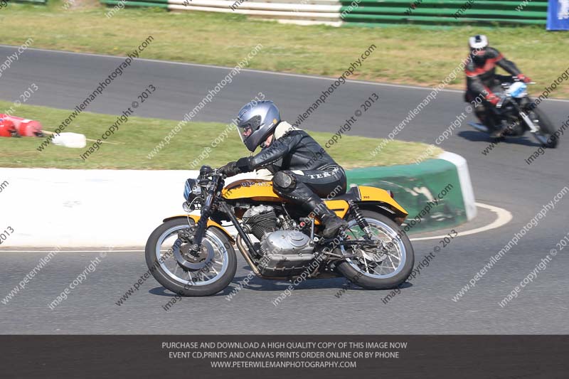 Vintage motorcycle club;eventdigitalimages;mallory park;mallory park trackday photographs;no limits trackdays;peter wileman photography;trackday digital images;trackday photos;vmcc festival 1000 bikes photographs