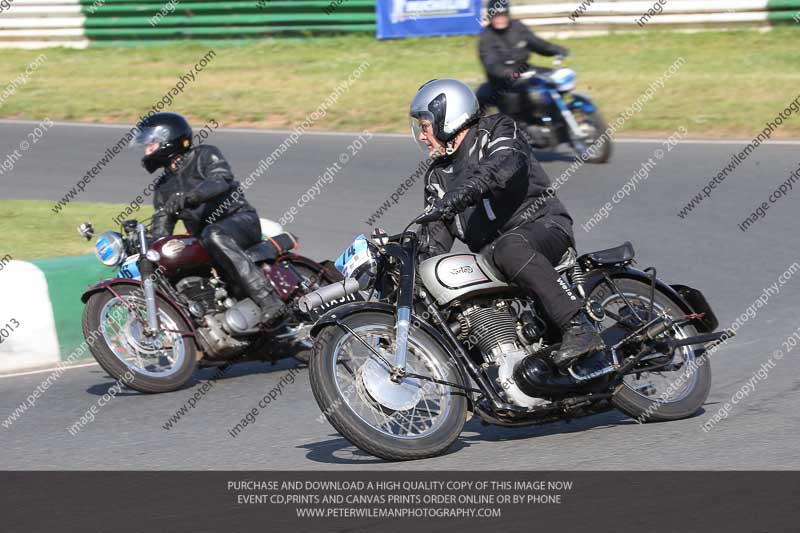 Vintage motorcycle club;eventdigitalimages;mallory park;mallory park trackday photographs;no limits trackdays;peter wileman photography;trackday digital images;trackday photos;vmcc festival 1000 bikes photographs