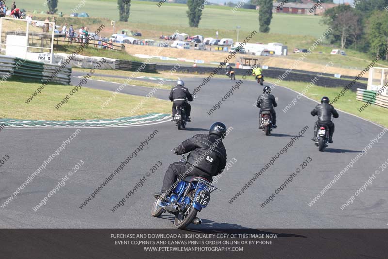 Vintage motorcycle club;eventdigitalimages;mallory park;mallory park trackday photographs;no limits trackdays;peter wileman photography;trackday digital images;trackday photos;vmcc festival 1000 bikes photographs
