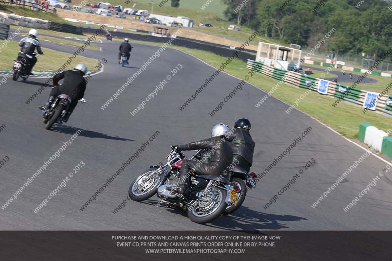 Vintage motorcycle club;eventdigitalimages;mallory park;mallory park trackday photographs;no limits trackdays;peter wileman photography;trackday digital images;trackday photos;vmcc festival 1000 bikes photographs