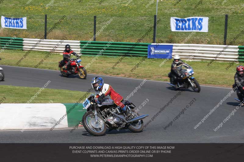 Vintage motorcycle club;eventdigitalimages;mallory park;mallory park trackday photographs;no limits trackdays;peter wileman photography;trackday digital images;trackday photos;vmcc festival 1000 bikes photographs