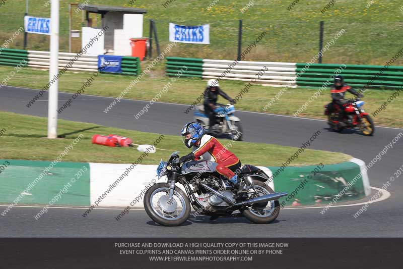 Vintage motorcycle club;eventdigitalimages;mallory park;mallory park trackday photographs;no limits trackdays;peter wileman photography;trackday digital images;trackday photos;vmcc festival 1000 bikes photographs