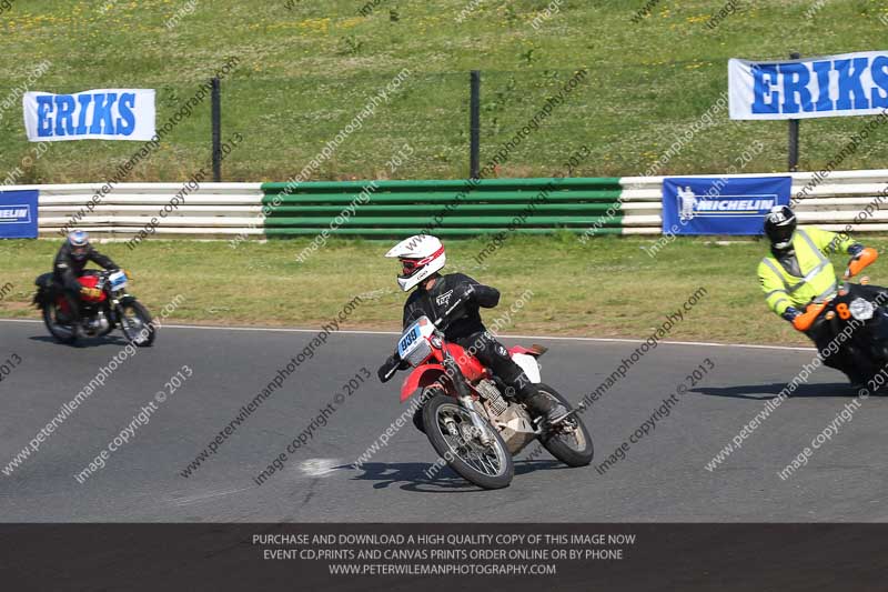 Vintage motorcycle club;eventdigitalimages;mallory park;mallory park trackday photographs;no limits trackdays;peter wileman photography;trackday digital images;trackday photos;vmcc festival 1000 bikes photographs