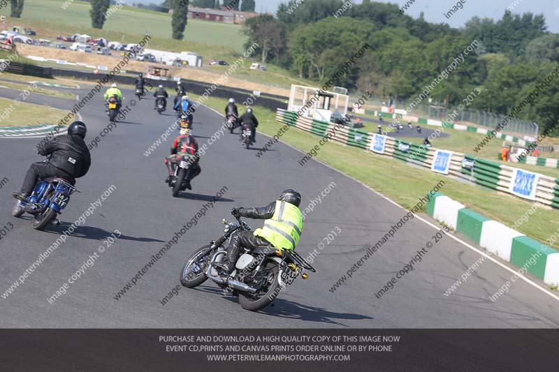 Vintage motorcycle club;eventdigitalimages;mallory park;mallory park trackday photographs;no limits trackdays;peter wileman photography;trackday digital images;trackday photos;vmcc festival 1000 bikes photographs