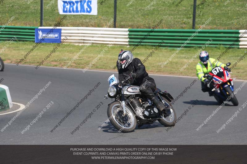 Vintage motorcycle club;eventdigitalimages;mallory park;mallory park trackday photographs;no limits trackdays;peter wileman photography;trackday digital images;trackday photos;vmcc festival 1000 bikes photographs