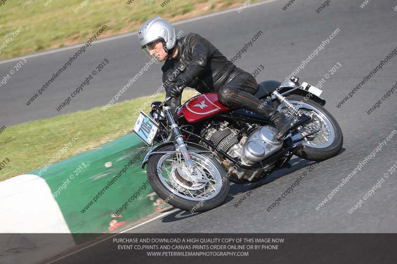 Vintage motorcycle club;eventdigitalimages;mallory park;mallory park trackday photographs;no limits trackdays;peter wileman photography;trackday digital images;trackday photos;vmcc festival 1000 bikes photographs
