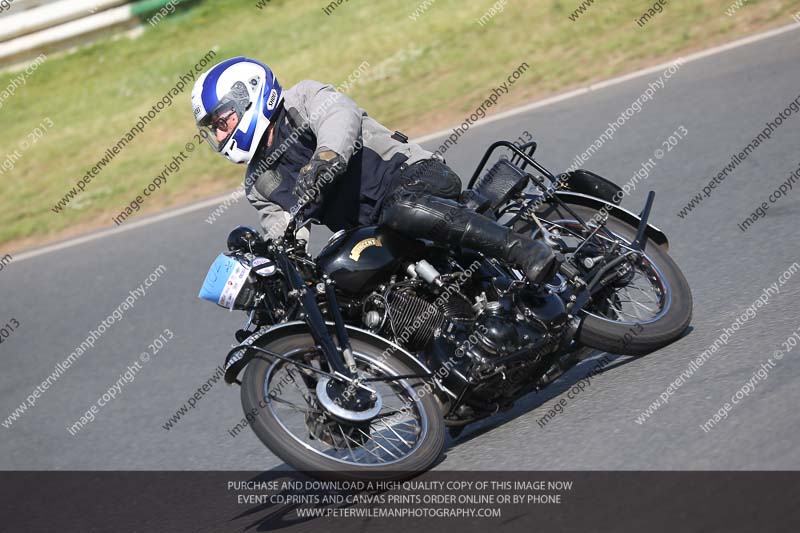 Vintage motorcycle club;eventdigitalimages;mallory park;mallory park trackday photographs;no limits trackdays;peter wileman photography;trackday digital images;trackday photos;vmcc festival 1000 bikes photographs