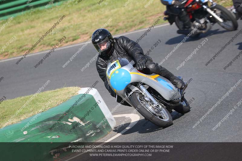 Vintage motorcycle club;eventdigitalimages;mallory park;mallory park trackday photographs;no limits trackdays;peter wileman photography;trackday digital images;trackday photos;vmcc festival 1000 bikes photographs