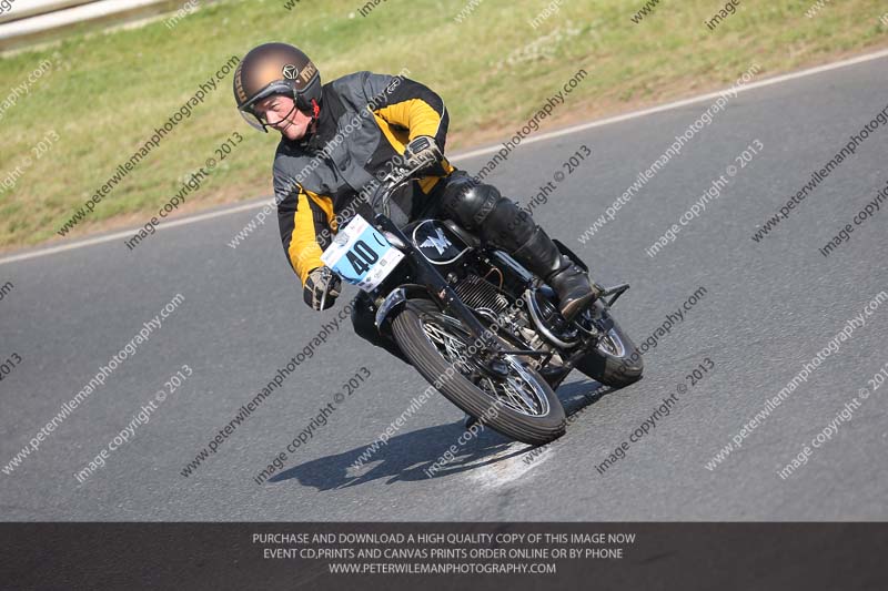 Vintage motorcycle club;eventdigitalimages;mallory park;mallory park trackday photographs;no limits trackdays;peter wileman photography;trackday digital images;trackday photos;vmcc festival 1000 bikes photographs