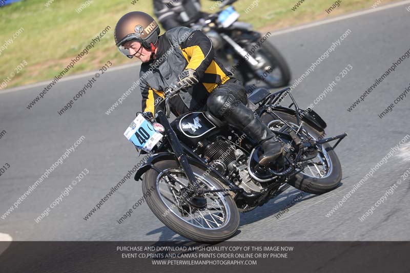 Vintage motorcycle club;eventdigitalimages;mallory park;mallory park trackday photographs;no limits trackdays;peter wileman photography;trackday digital images;trackday photos;vmcc festival 1000 bikes photographs