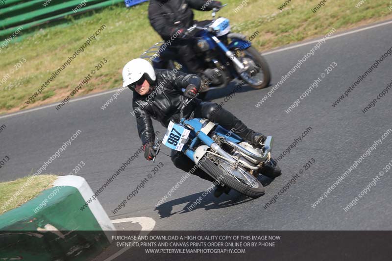Vintage motorcycle club;eventdigitalimages;mallory park;mallory park trackday photographs;no limits trackdays;peter wileman photography;trackday digital images;trackday photos;vmcc festival 1000 bikes photographs