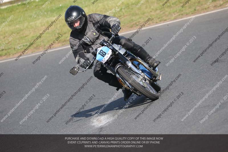 Vintage motorcycle club;eventdigitalimages;mallory park;mallory park trackday photographs;no limits trackdays;peter wileman photography;trackday digital images;trackday photos;vmcc festival 1000 bikes photographs