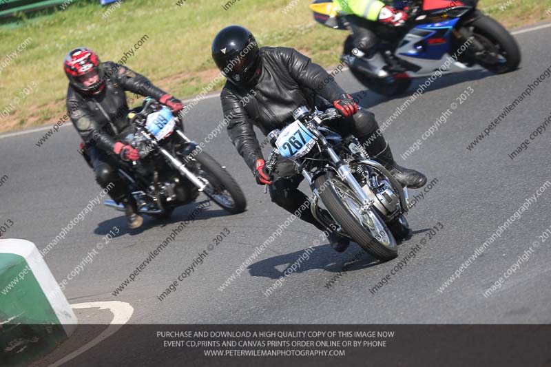 Vintage motorcycle club;eventdigitalimages;mallory park;mallory park trackday photographs;no limits trackdays;peter wileman photography;trackday digital images;trackday photos;vmcc festival 1000 bikes photographs