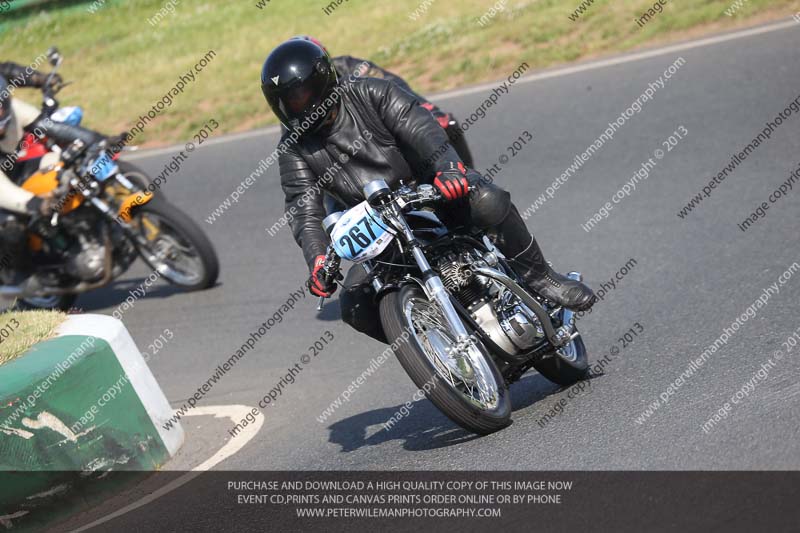 Vintage motorcycle club;eventdigitalimages;mallory park;mallory park trackday photographs;no limits trackdays;peter wileman photography;trackday digital images;trackday photos;vmcc festival 1000 bikes photographs