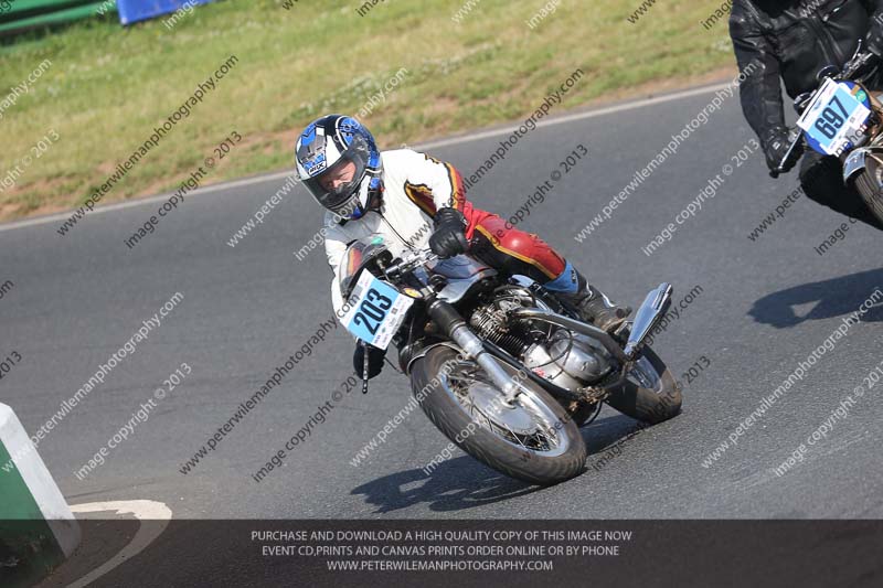 Vintage motorcycle club;eventdigitalimages;mallory park;mallory park trackday photographs;no limits trackdays;peter wileman photography;trackday digital images;trackday photos;vmcc festival 1000 bikes photographs
