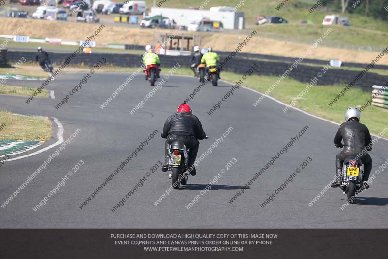 Vintage motorcycle club;eventdigitalimages;mallory park;mallory park trackday photographs;no limits trackdays;peter wileman photography;trackday digital images;trackday photos;vmcc festival 1000 bikes photographs