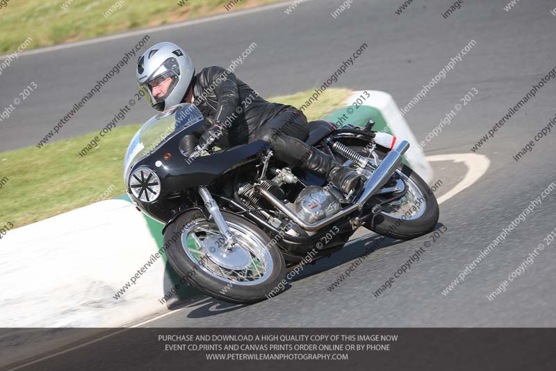 Vintage motorcycle club;eventdigitalimages;mallory park;mallory park trackday photographs;no limits trackdays;peter wileman photography;trackday digital images;trackday photos;vmcc festival 1000 bikes photographs