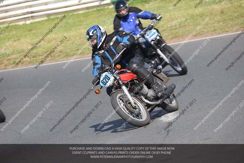 Vintage motorcycle club;eventdigitalimages;mallory park;mallory park trackday photographs;no limits trackdays;peter wileman photography;trackday digital images;trackday photos;vmcc festival 1000 bikes photographs