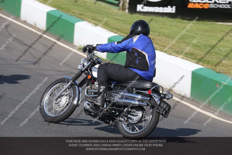 Vintage motorcycle club;eventdigitalimages;mallory park;mallory park trackday photographs;no limits trackdays;peter wileman photography;trackday digital images;trackday photos;vmcc festival 1000 bikes photographs