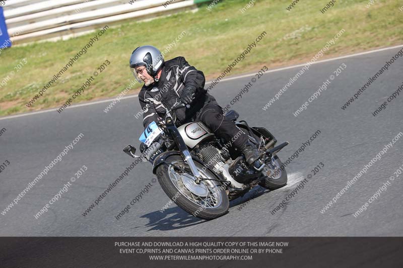 Vintage motorcycle club;eventdigitalimages;mallory park;mallory park trackday photographs;no limits trackdays;peter wileman photography;trackday digital images;trackday photos;vmcc festival 1000 bikes photographs